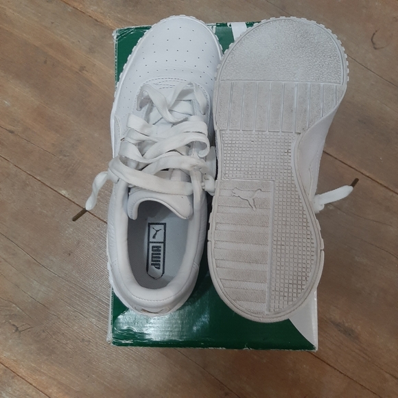 Puma White Tennis shoes. (Gently  worn.) - Picture 5 of 5